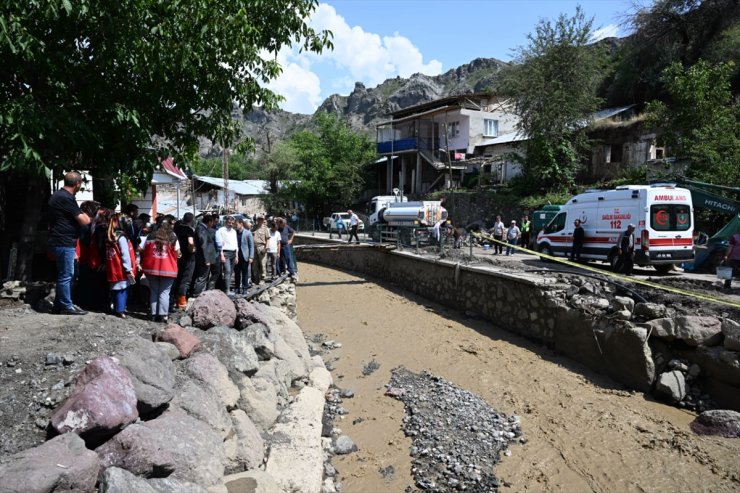 Erzurum Valisi Mustafa Çiftçi, selden etkilenen mahallelerdeki incelemelerini sürdürdü