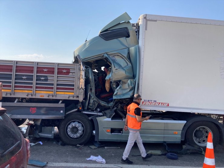 Gaziantep'te zincirleme trafik kazasında 1 kişi öldü, 6 kişi yaralandı