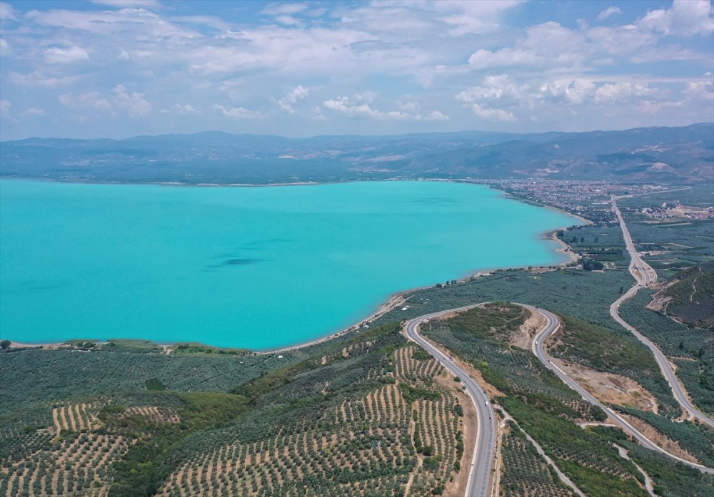 İznik Gölü alg patlamasıyla turkuaz görünüme kavuştu