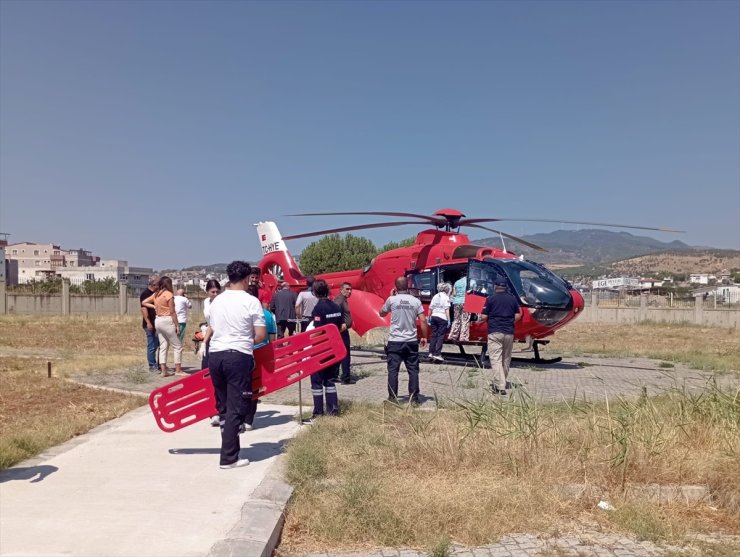 GÜNCELLEME - İzmir'de orman yangınına müdahale eden pikabın devrilmesi sonucu 2 kişi yaralandı