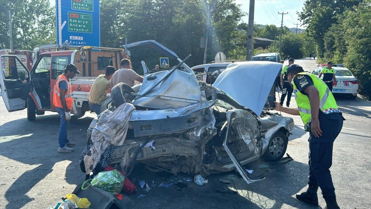 GÜNCELLEME - Kocaeli'de tırın çarptığı otomobilde yaralanan 2 çocuk hastanede öldü