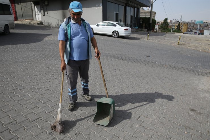 Şanlıurfa'da temizlik işçisinin motivasyon kaynağı Aşık Mahzuni Şerif