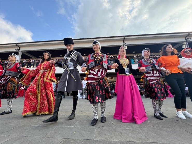 Trabzon'da "32. Uluslararası Akçaabat Müzik ve Halk Oyunları Festivali" başladı