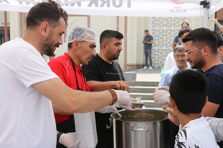 Ağrı'da 3 bin 500 kişiye aşure ikram edildi