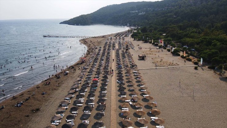 Muğla'da Sarıgerme Plajı'na mavi bayrak asıldı