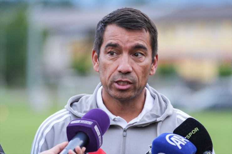 Beşiktaş Teknik Direktörü Van Bronckhorst'tan Slovenya kampı değerlendirmesi: