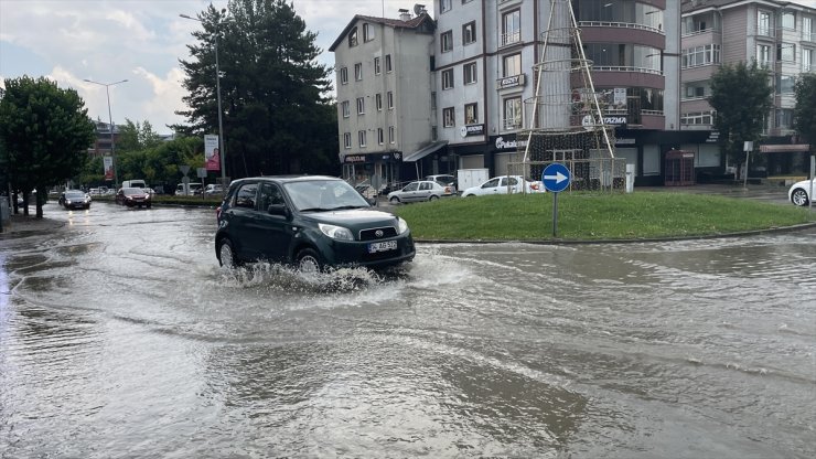 Bolu'da sağanak nedeniyle bazı evleri ve alt geçitleri su bastı