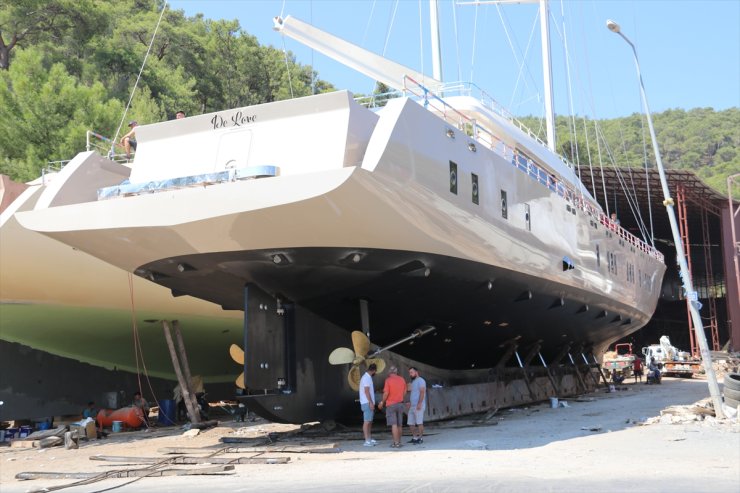 Fethiye'de yapımı tamamlanan 47 metrelik gulet denize indirildi