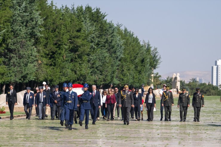 KKTC'nin Ankara Büyükelçisi Korukoğlu, Anıtkabir'i ziyaret etti