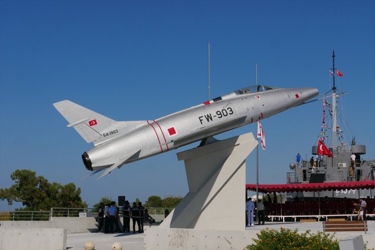 Kıbrıs Barış Harekatı'nda kullanılan F-100 uçağı, KKTC'de anıt olarak sergileniyor