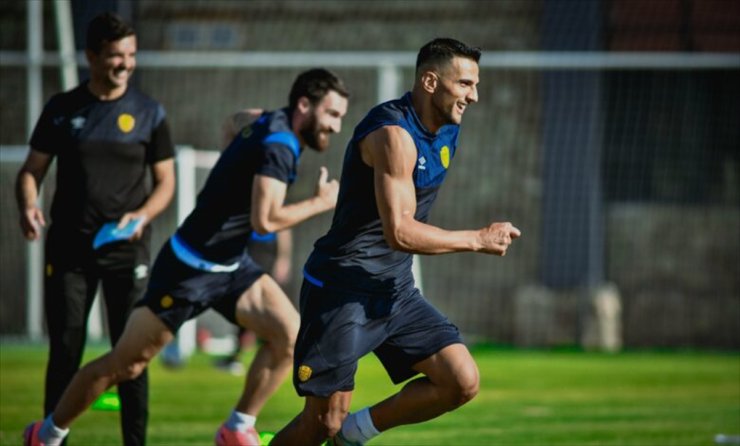 MKE Ankaragücü, yeni sezon hazırlıklarını Kayseri'de çift antrenmanla sürdürdü