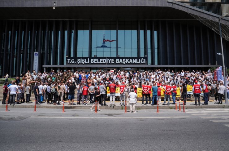 Şişli Belediyesi işçileri maaşlarını eksik aldıkları gerekçesiyle eylem yaptı