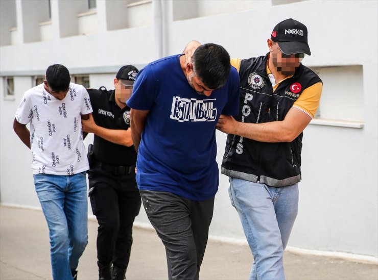 Adana'da uyuşturucu operasyonunda yakalanan 2 zanlı tutuklandı