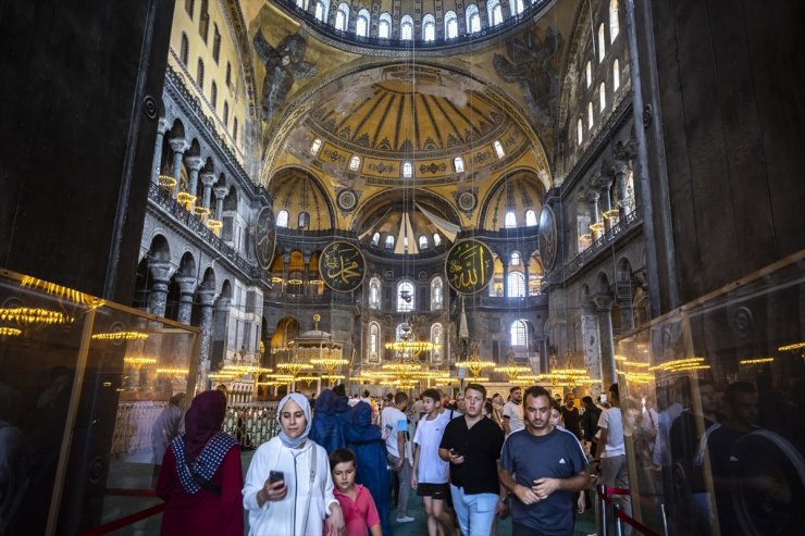 Ayasofya-i Kebir Cami-i Şerifi ibadete açıldığından beri yaklaşık 25 milyon ziyaretçi ağırladı