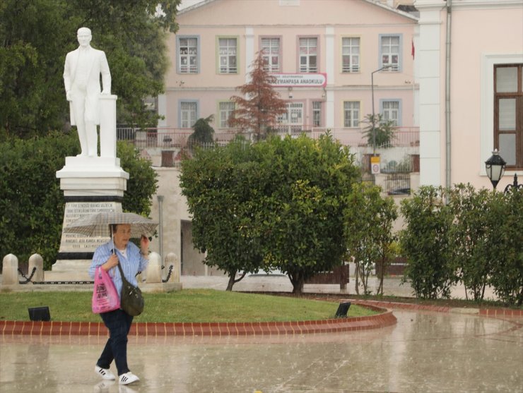 Tekirdağ'da gök gürültülü sağanak etkili oldu