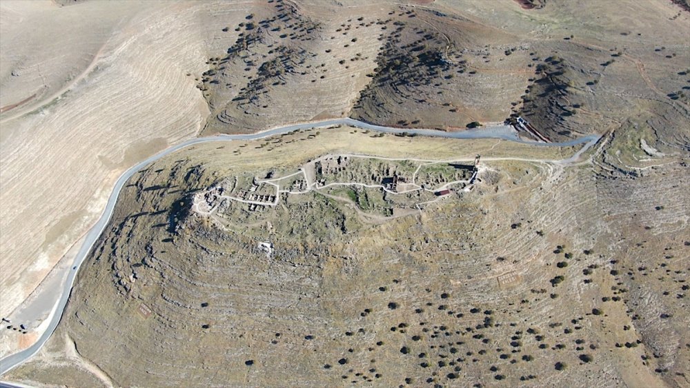 3 bin yıllık Zerzevan Kalesi UNESCO Dünya Miras Kalıcı Listesi'ne girme yolunda