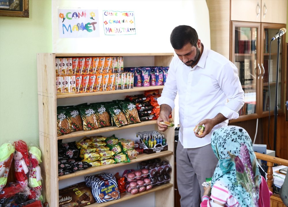 Adana'da görev yapan genç imam mahallesini güzelleştiriyor