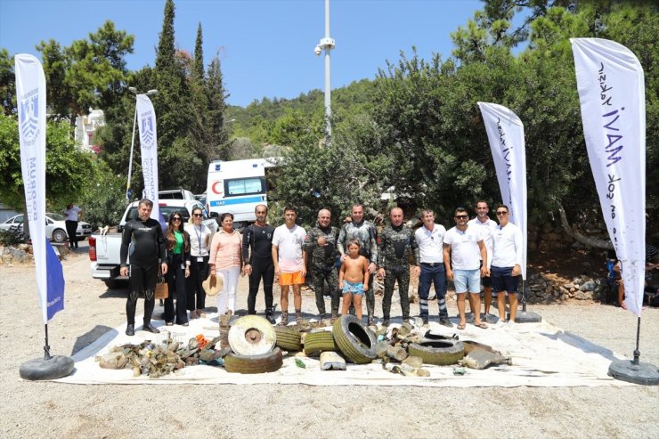 Bodrum'da deniz dibinden 93 kilogram atık çıkarıldı