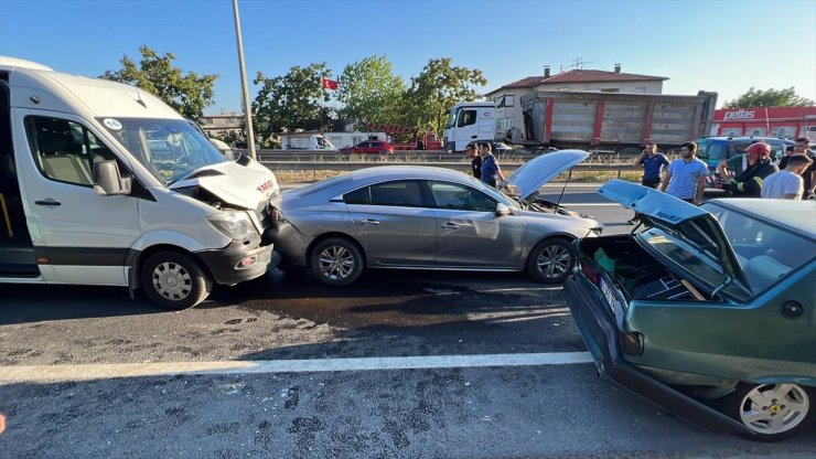 Kocaeli'de zincirleme trafik kazasında 6 kişi yaralandı