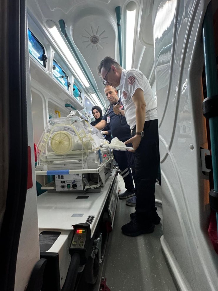 Mardin'de solunum ve kalp rahatsızlığı bulunan bebek ambulans uçakla Konya’ya sevk edildi