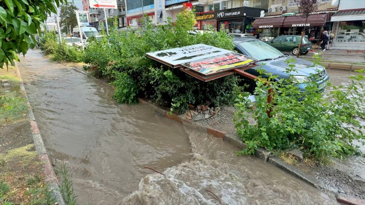 Osmaniye'de sağanak ve şiddetli rüzgar etkili oldu