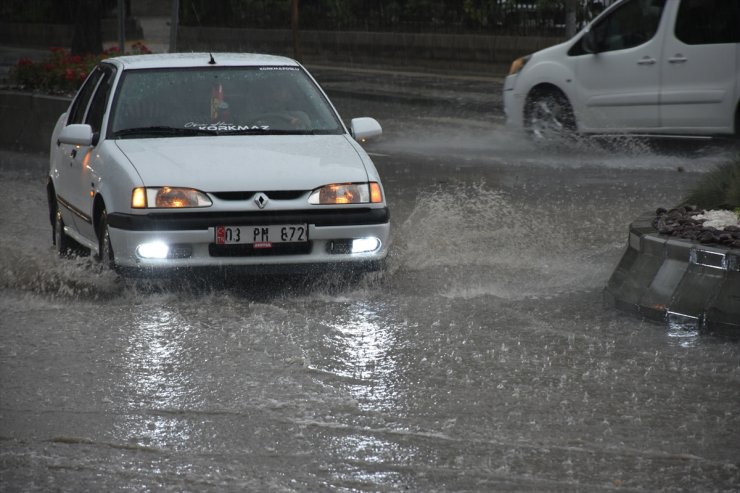 Afyonkarahisar'da sağanak etkili oldu