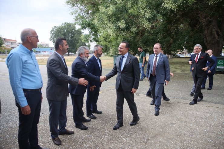 Dışişleri Bakan Yardımcısı Bozay, Gümülcine'deki Celal Bayar Azınlık Ortaokul ve Lisesini ziyaret etti