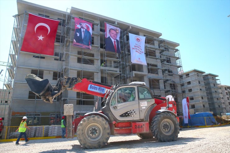 Hatay Güzelburç Mahallesi'ndeki 600 deprem konutunun inşası sürüyor