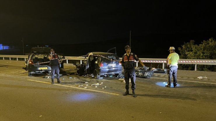 Kayseri'de iki otomobilin karıştığı kazada 2 kişi öldü, 4 kişi yaralandı