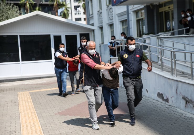 Mersin'de terör örgütü elebaşı lehine slogan atan 10 şüpheli tutuklandı