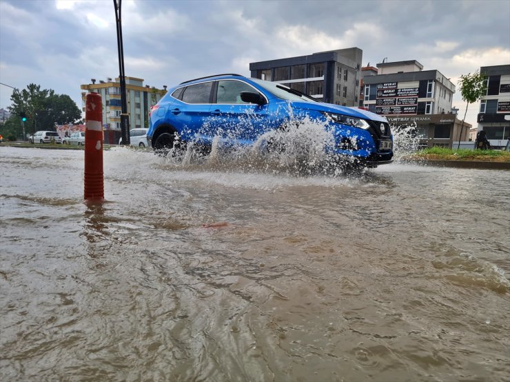 Osmaniye'de sağanak hayatı olumsuz etkiledi