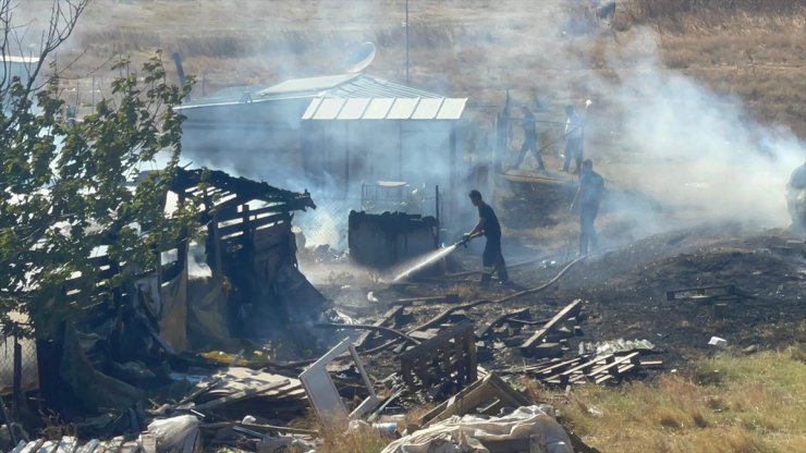 Tekirdağ'da çiftlikten tarım arazisine sıçrayan yangın söndürüldü