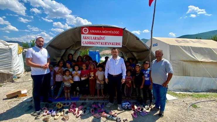 Amasya'da mevsimlik tarım işçilerinin çocuklarına çadır kentte Kur'an-ı Kerim öğretiliyor