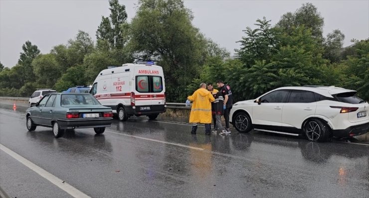 Çorum-Samsun kara yolundaki iki kazada 4 kişi yaralandı