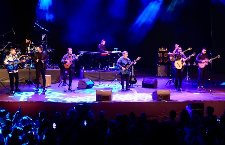 Grammy ödüllü müzik grubu Gipsy Kings, Harbiye'de konser verdi