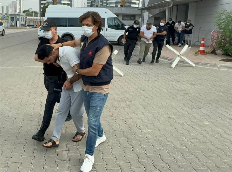 Mersin'de DEAŞ'a yönelik "Gürz-1" operasyonunda yakalanan 9 zanlıdan 4'ü tutuklandı