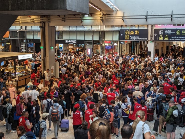 GÜNCELLEME - Olimpiyatlara ev sahipliği yapan Fransa'da açılış öncesi tren hatları devre dışı kaldı