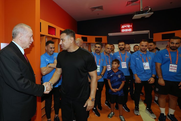 Cumhurbaşkanı Erdoğan, RAMS Başakşehir Kulübü futbolcularını ve teknik ekibi tebrik etti