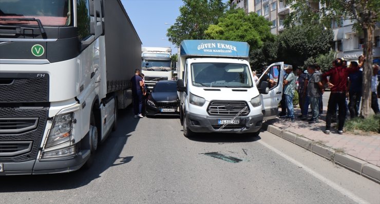 Iğdır'daki zincirleme kazada 6 araç hasar gördü