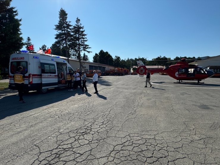 Bartın'da ambulans helikopter bacağından yaralanan kişi için havalandı