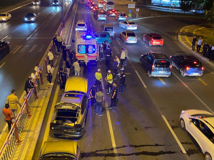 Kayseri'de 5 aracın karıştığı trafik kazasında 3 kişi yaralandı