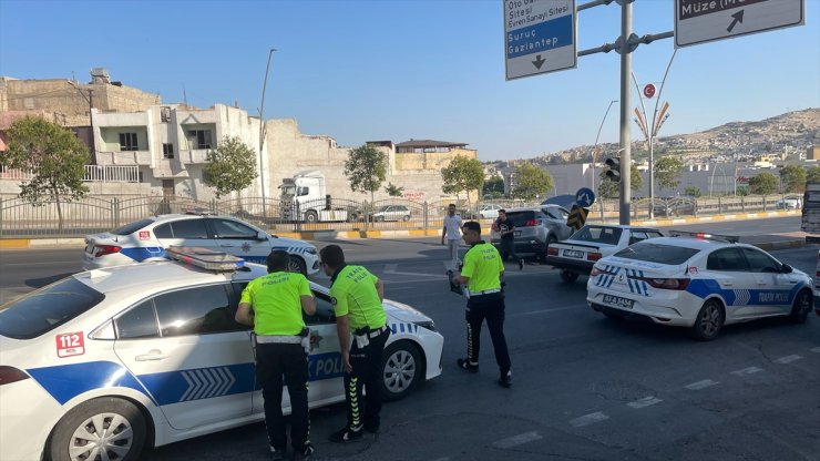 Şanlıurfa'da refüje çarpan cipteki 6 kişi yaralandı