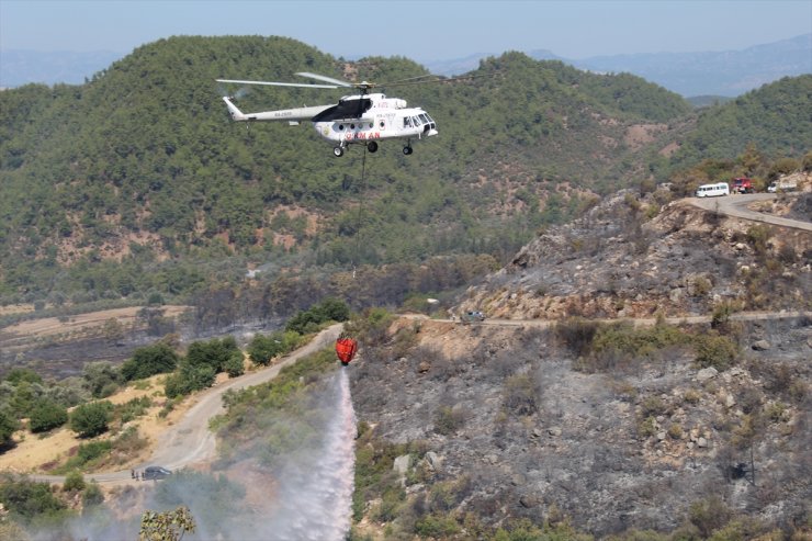 GÜNCELLEME - Antalya'da ormanlık alanda çıkan yangın kontrol altına alındı