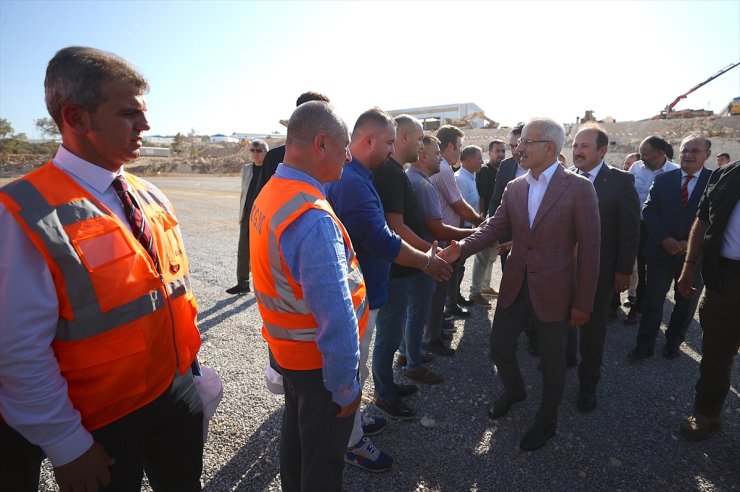 Bakan Uraloğlu, Mersin'deki otoyol projesinde yürütülen çalışmaları inceledi: