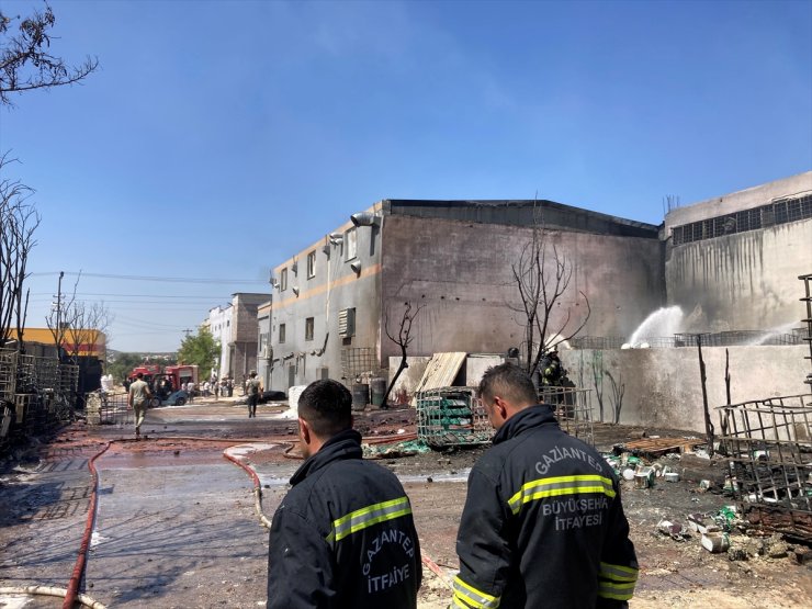 Gaziantep'te boya fabrikasında çıkan yangın söndürüldü