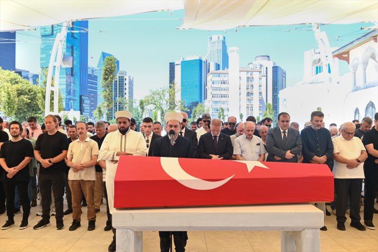 İstanbul Valisi Gül, emekli vali Üçelli'nin cenazesine katıldı