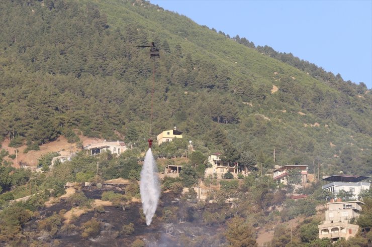 Kahramanmaraş'ta çıkan orman yangınına müdahale gece de sürüyor