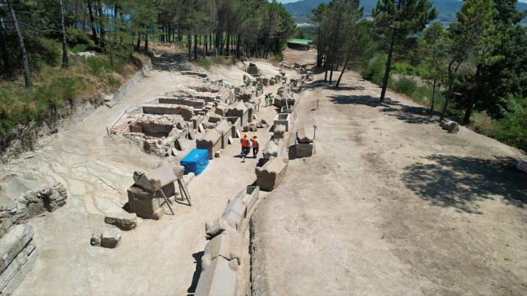 Tios Antik Kenti'nde Roma dönemine ait nekropol alanı gün ışığına kavuşuyor