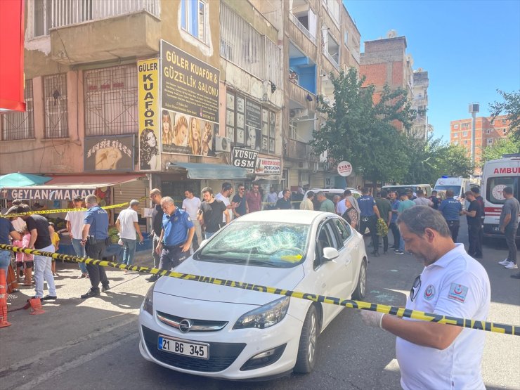 Diyarbakır'da silahlı ve bıçaklı kavgada 1'i ağır 4 kişi yaralandı