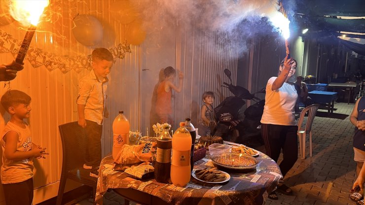 Hatay'da konteyner kentte yaşayan kas hastası çocuğa doğum günü sürprizi